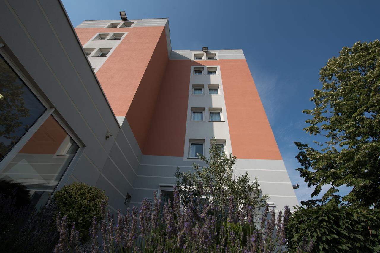 Hotel Ibis Lyon Sud Chasse Sur Rhone Zewnętrze zdjęcie